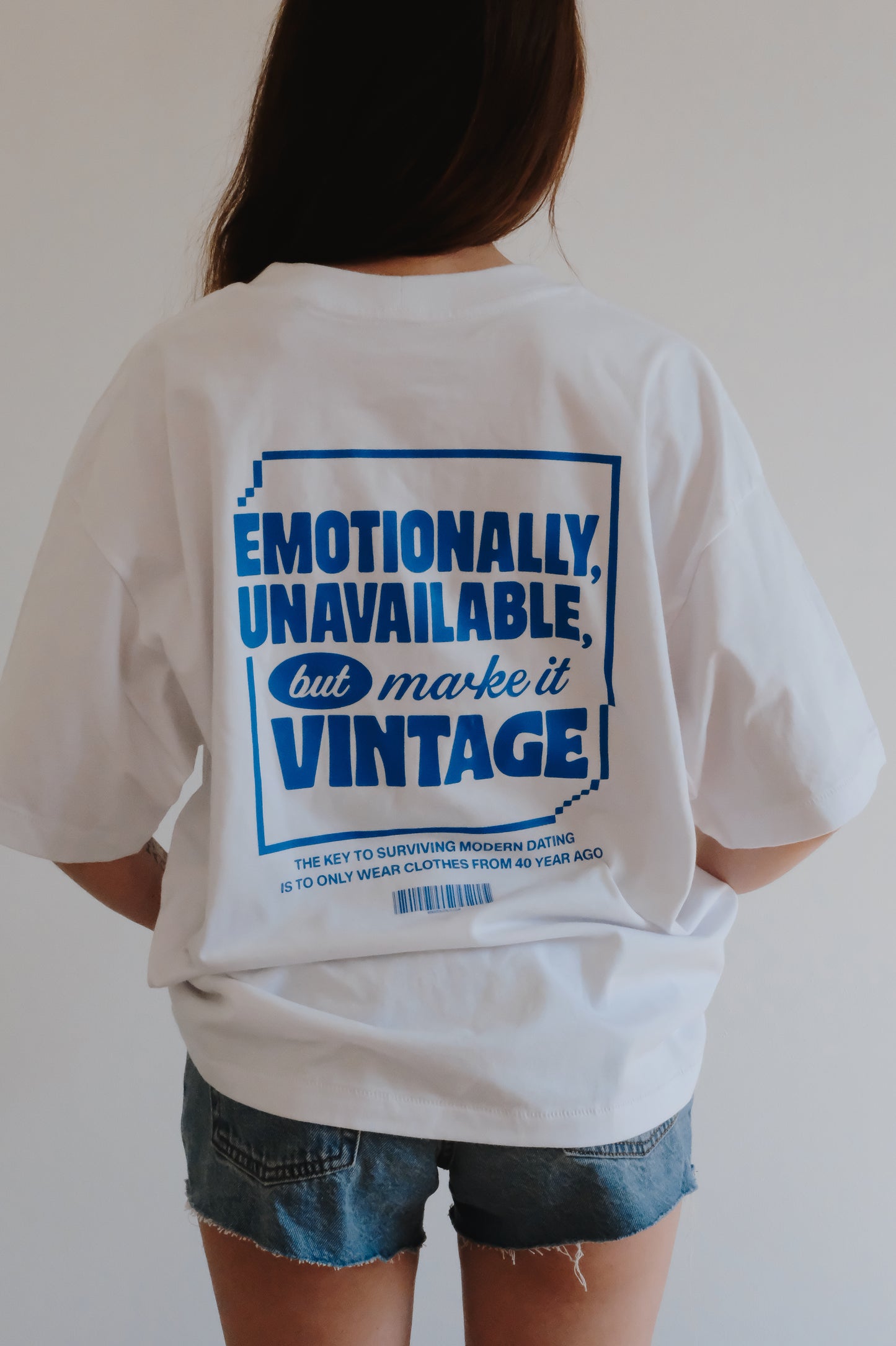 Oversized T-Shirt "EMOTIONALLY UNAVAILABLE"