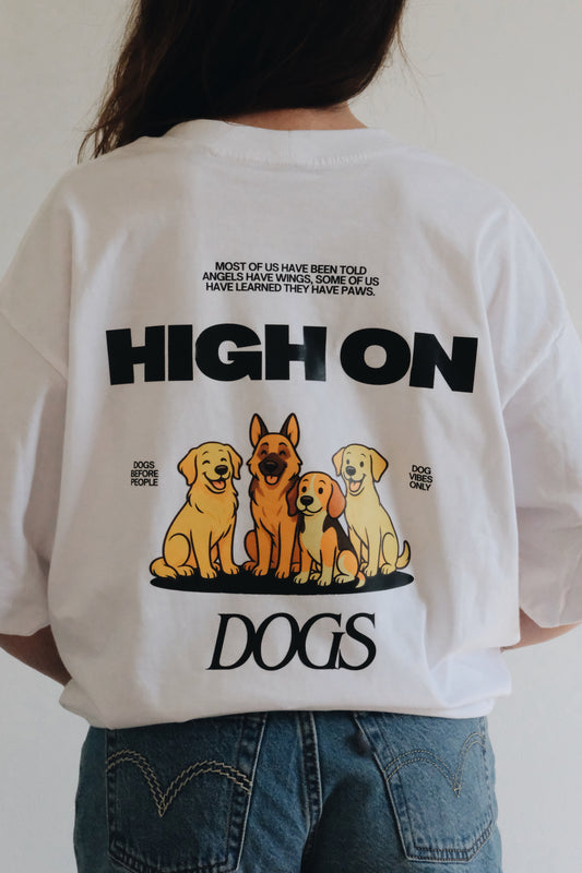 Oversized T-Shirt "HIGH ON DOGS"