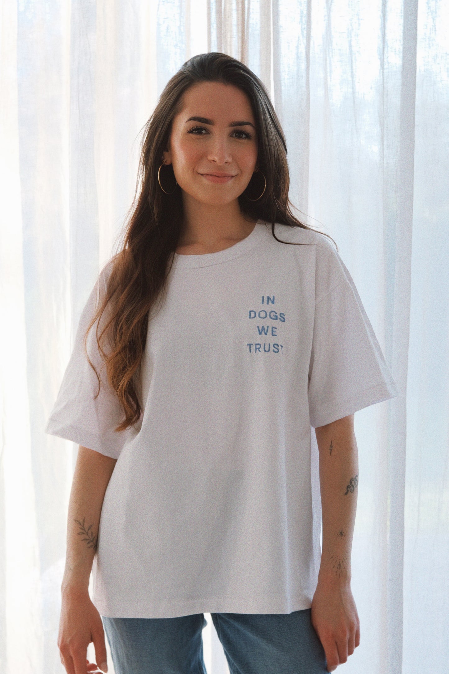 Oversized T-Shirt "IN DOGS WE TRUST"